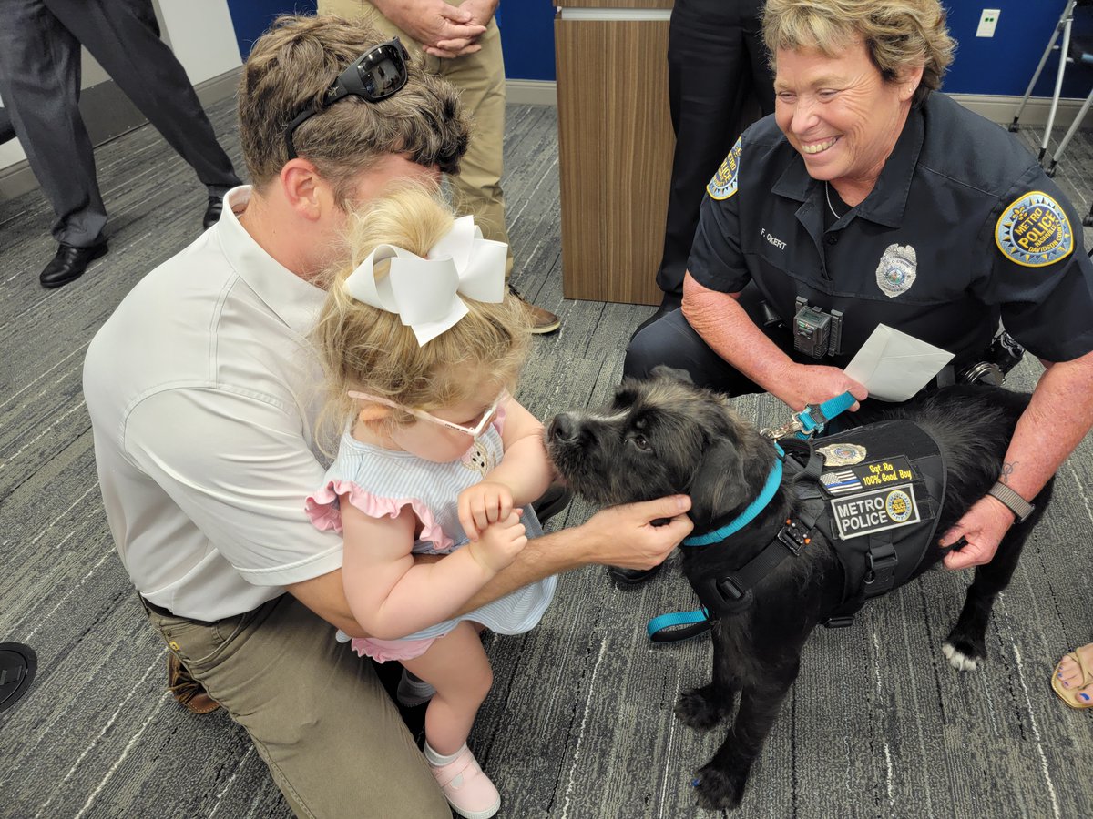 MNPDNashville's tweet photo. THANK YOU to the H.G. Hill Company, CEO Jimmy Granbery, &amp; company family members for today's $6k donation to support the work of Sgt. Bo, an MNPD therapy dog whose loving gentleness has brightened the day of many Nashville students, including those at The Covenant School. https://t.co/f2z5zaA0nt