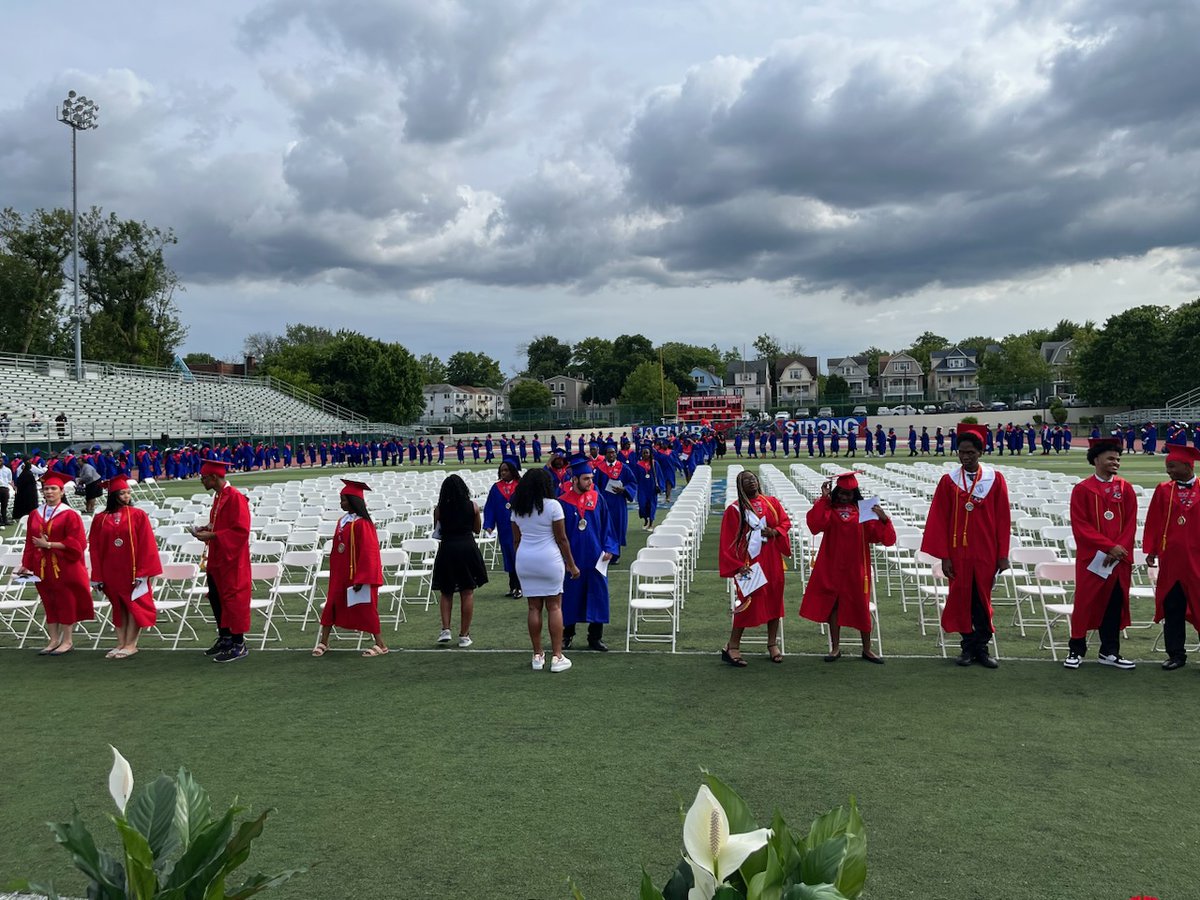 Congratulations, students! Acting Commissioner @DrAllenMcMillan gave remarks @EastOrangeSD 20th anniversary graduation ceremony. Best wishes on your next exciting chapter! #Classof2023 #GraduationDay