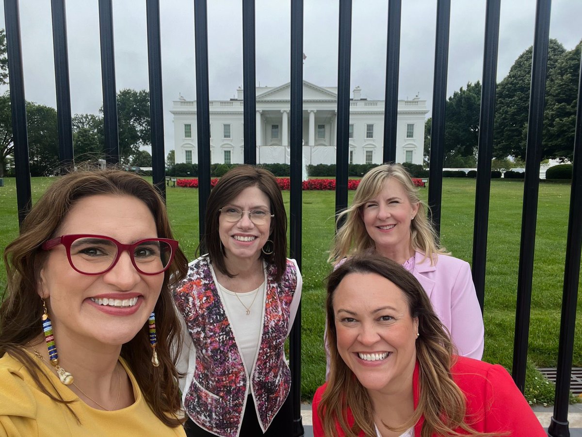 I was proud to join @GovTimWalz, @LtGovFlanagan, @karidziedzic, and @DrAliceMann to share our unique Minnesota story with the @WhiteHouse and to discuss how we can continue working together to build on the good work of this session.