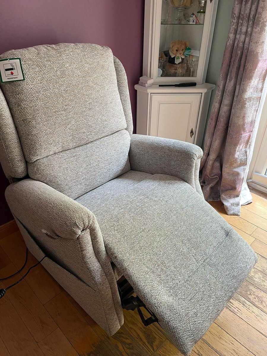 Dungannon was the new home for this stylish Hudson Riser Recliner Chair.  Lots of other models in our Portadown showroom if any #BelfastHour tweeters want to pop in to have a look. #HealthyAgeing