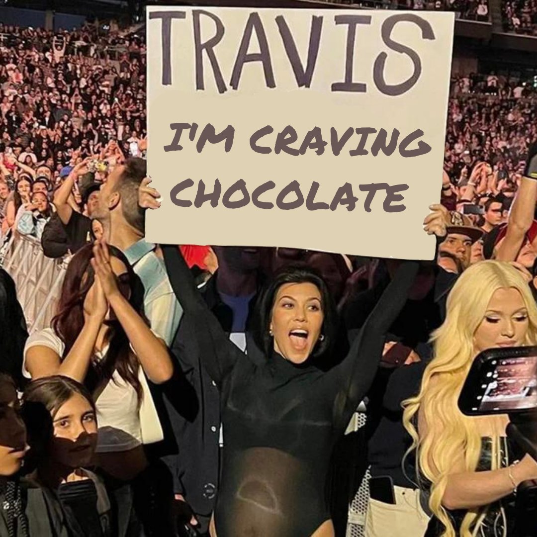 Us after every meal... 🍫 #KourtneyKardashian