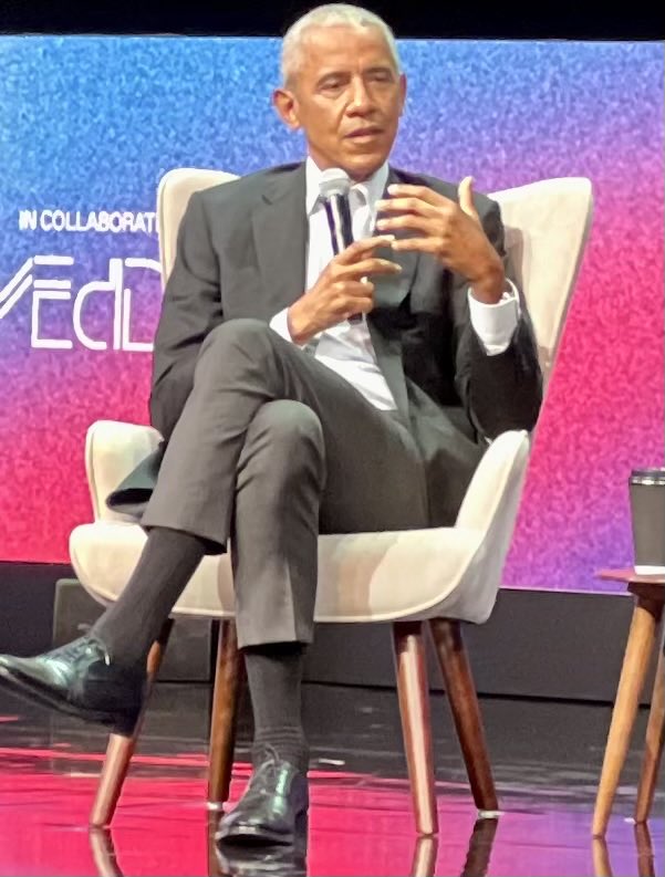 rulajebreal's tweet photo. In Athens,with Greek PM Mitsotakis in attendance, ⁦@BarackObama⁩ criticized the disparity between media coverage of a lost sub while ignoring a tragic shipwreck in the Mediterranean.
For hours Greece’s coastguard ignored the boat’s 800 refugees…until 700souls drowned/died. https://t.co/7XWZ5bChGW