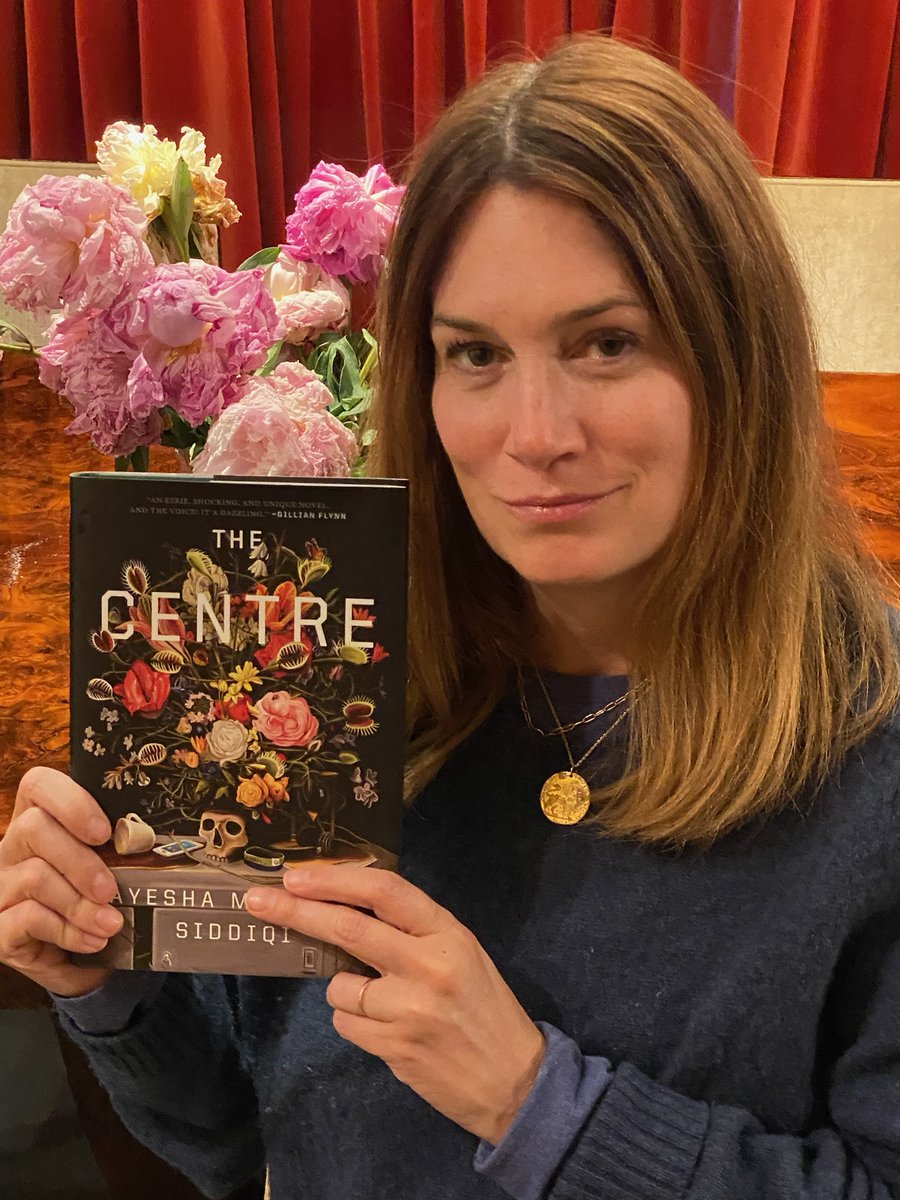 Gillian Flynn tweet media