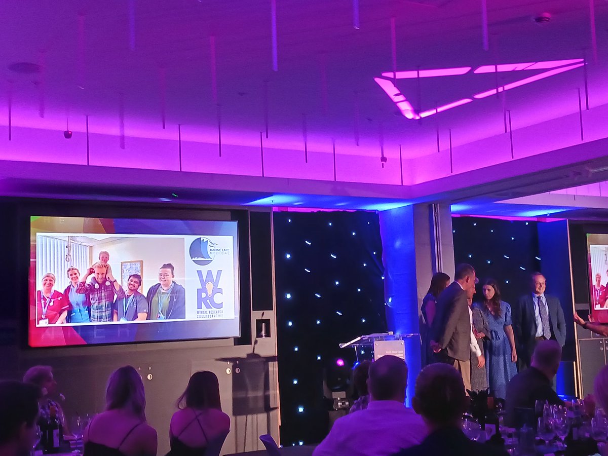 Presenting the research collaboration of the year award was @LivHospitals own @JimGardner63 Congratulations to @wuthnhs and marinelake medical practice! 👏 #NWCawards