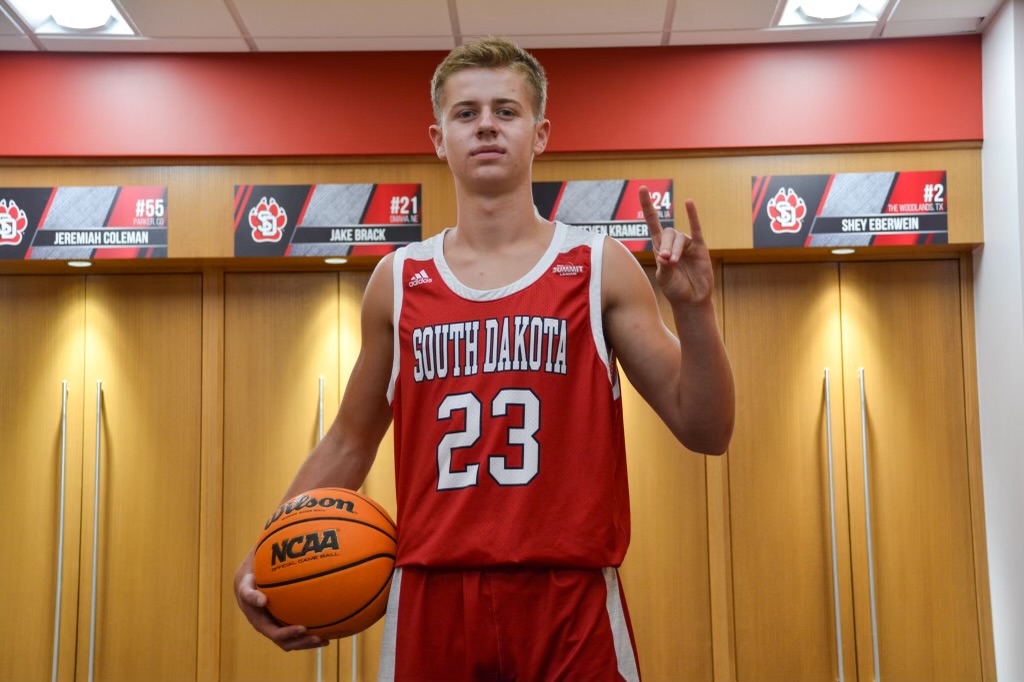 Mountain Stars' Hunter Hansen '24 receives offer from South Dakota! Congrats Hunter!!! 🌟 🚀