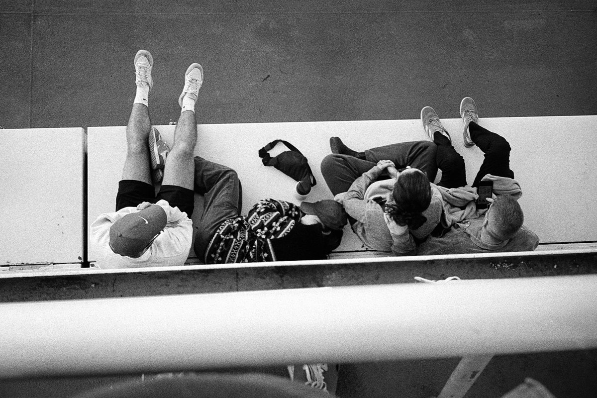 Last rays on the sun deck

#LeicaM6 #IlfordHP5 #BlackAndWhite #FilmPhotography #StreetPhotography #BelieveInFilm #Vancouver #Vanspc #HomeDeveloping