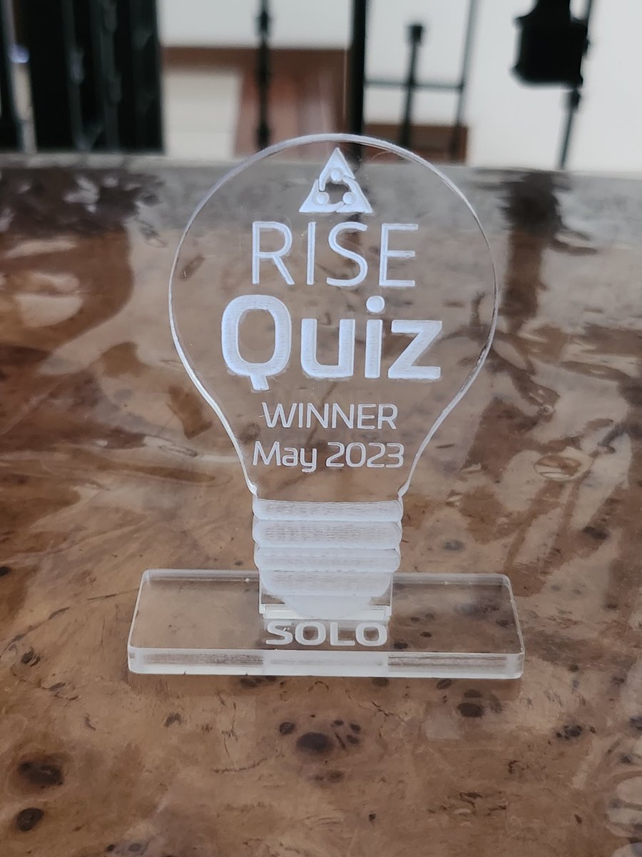 MelyTrevinoF's tweet photo. Mi talento es ser buena en los Kahoot (por alguna razón siempre gano) y me dieron este mini trofeo JAJAJAJA https://t.co/BLaDk3ONCw