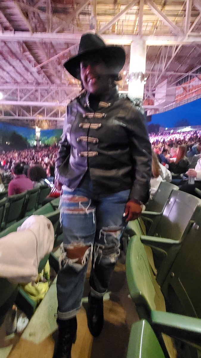 Quamaniccomcas1's tweet photo. @Ludacris @JanetJackson It was an amazing show. I completed 1 thing of my Bucket list seeing a Jackson😱🥰. Ludacris was on fire. Thank you both🥰 https://t.co/JCxd8HsLFi