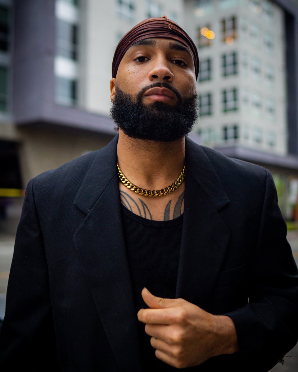 GeorvaniHill's tweet image. Stepped out the house but I left my durag on… don’t judge.