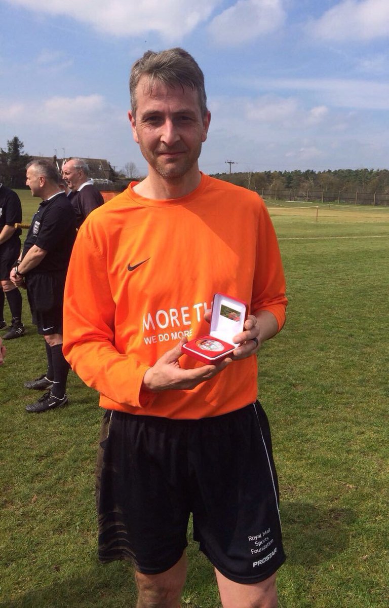 ItterParkVetsFC's tweet photo. How have we missed one of the best lads big day. Happy 50th birthday to the producer of the biggest scoop since Karel Poborsky in 1996 IPR
GK/Defender/Midfielder/secretary/super scoop and all round nice guy @Toothy73 from all at IPR 🎂🧡⚽️ #toure #itters #toblerone https://t.co/1N3k7JwS7k