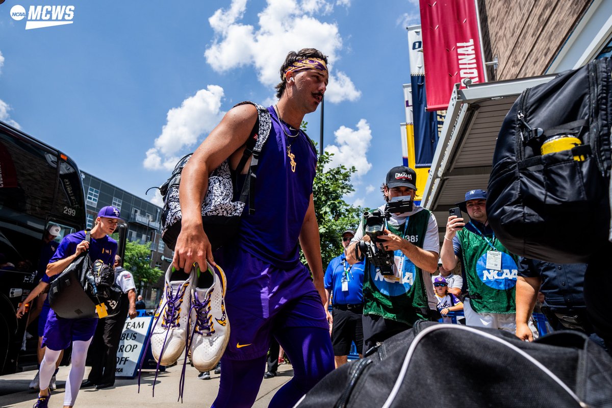 Mikdup_8's tweet photo. Mr Skenes is locked in. #LSU https://t.co/vC7peP8GJo