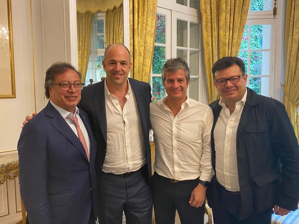 Reunido con  el dos veces ganador del Oscar en documental @Simonlchinn  y RTVC, se asocian para producir el documental 'Operación Esperanza'  @HOLLMANMORRIS
@guillermogaldos