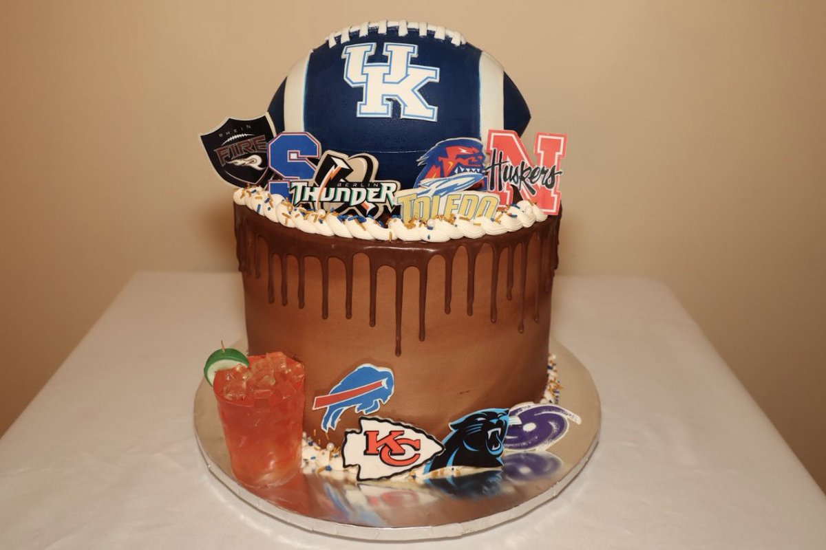 DrMikeUK's tweet photo. Honored and ecstatic to be the official @vincemarrow Big Dawg wedding photographer for the blessed event tomorrow! #rehearsaldinner #BBN #weareUK https://t.co/iHfKgzJipK