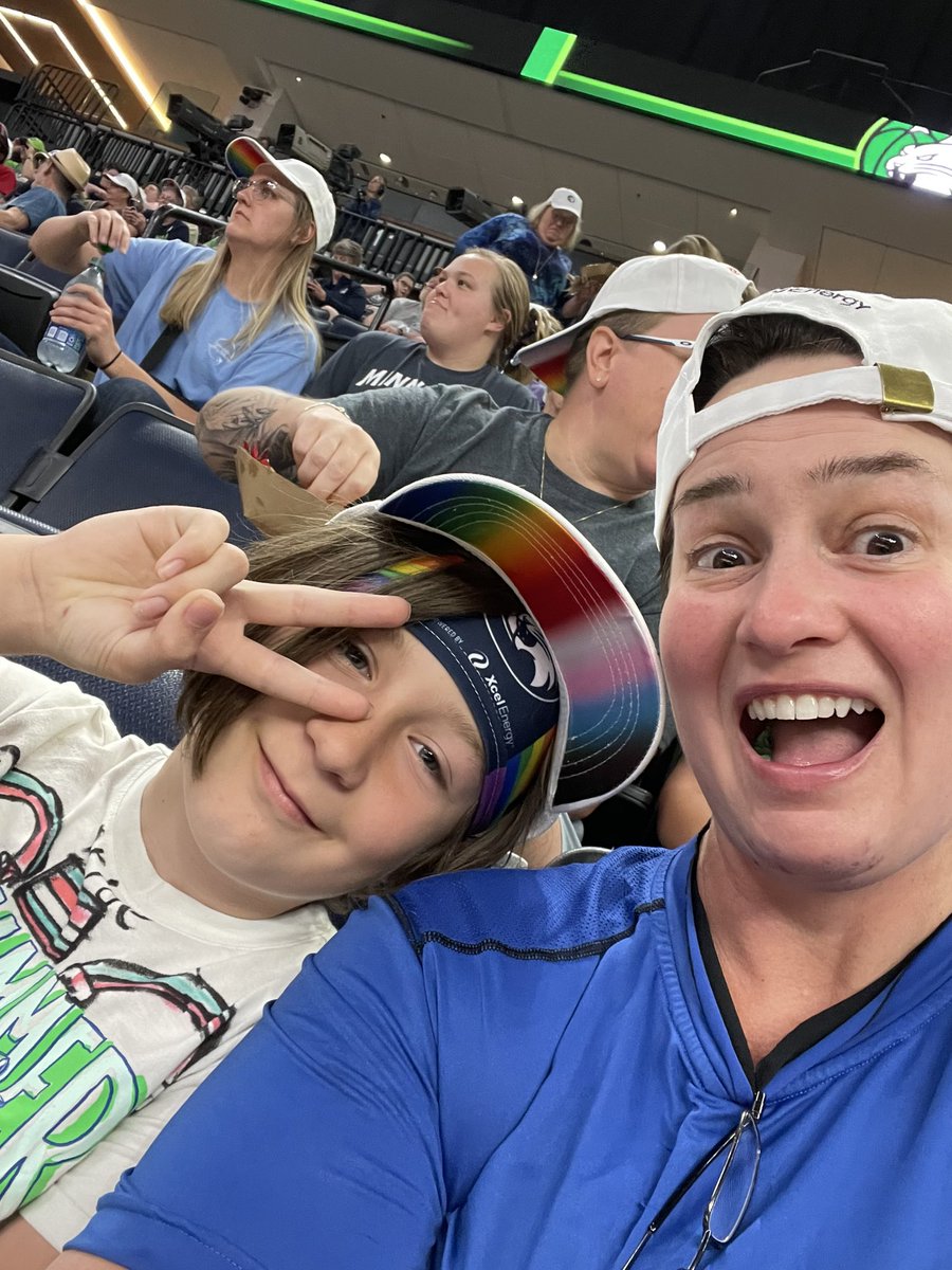 casipher's tweet photo. With Sammy at the Lynx game!  #lynxpix https://t.co/0IvnENR6ld