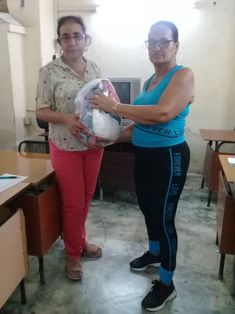 FarfanPina's tweet photo. La solidaridad de los educadores espirituanos con los vecinos de la zona oriental se desbordó en la Dirección Provincial de Educación de Sancti Spíritus.
#EducsciónSanctiSpíritus
#SanctiSpíritusEnMarcha
#CubaMined https://t.co/JLFOcTy3LS