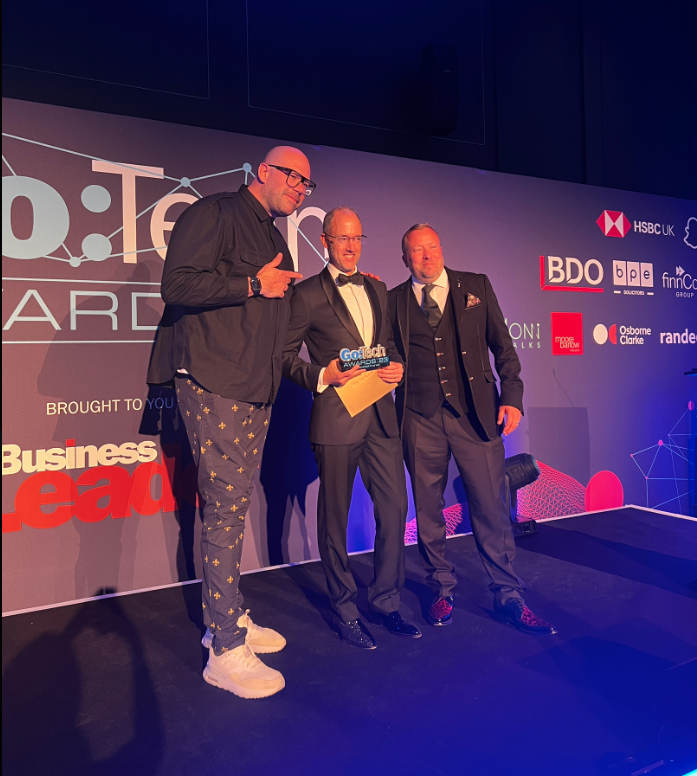 Lisa Armstrong tweet media