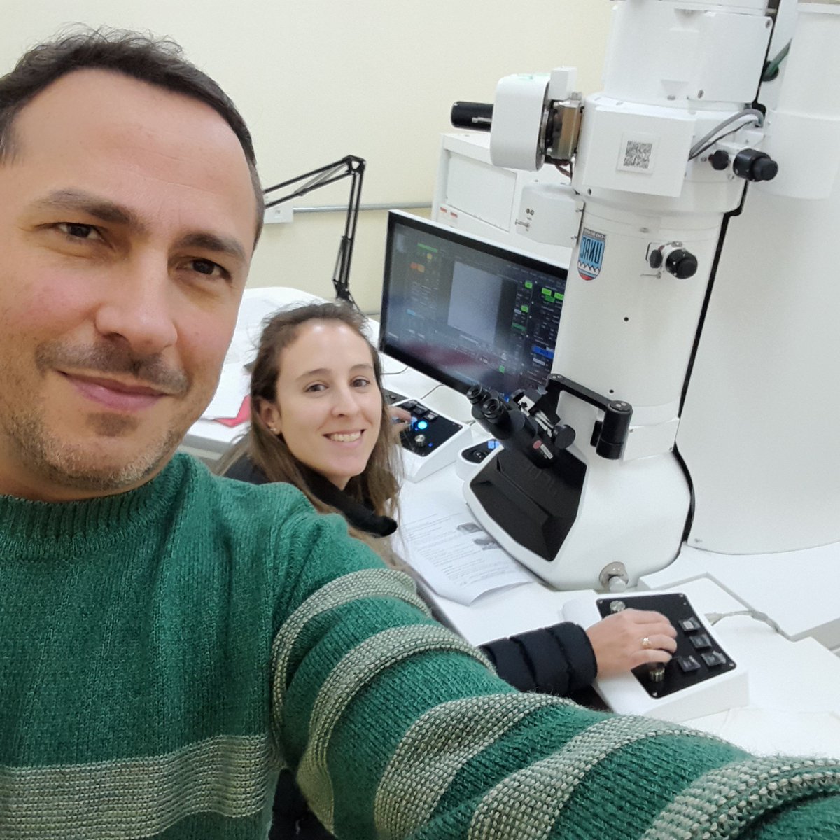 Making protein electron microscopy with @fernandezma92 from @Exactas_UNRC, Córdoba, Argentina to the World 🤗