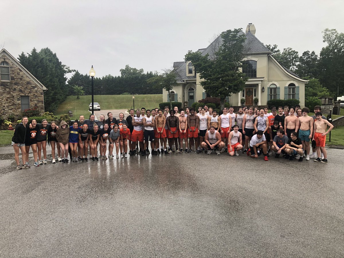These guys have worked there butts off this offseason, no complaints just work, big shout out to the girls soccer team for joining us for our annual Brentwood run this morning. #kingstonfamily #workeveryday