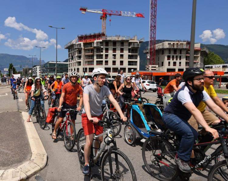 Vous avez participé à la 4e convergence #vélo de la région grenobloise le 3 juin dernier, avez-vous apprécié ? Prenez quelques minutes pour donner votre avis  sur framaforms.org/4eme-convergen… #cvgre #cvgre2023 #Grenoble 🚴‍♂️🚴‍♀️