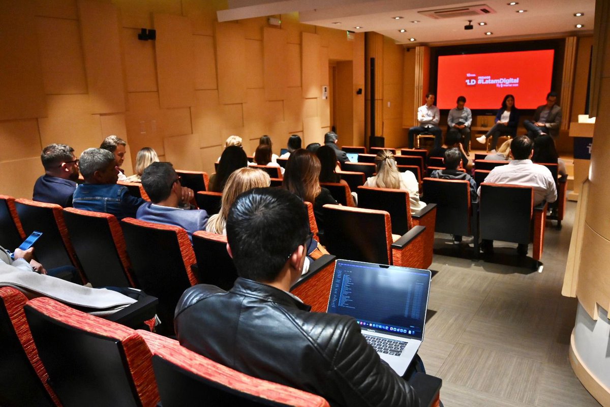 Interlat's tweet photo. 💭 Centro de Pensamiento Digital Latinoamericano 
| ¡Panelistas de @Iterable #PlacetoPay #NewYorkBayCapital y @Evertec_Inc hablan sobre conversión digital pensando en kustomer Experience! 

Foros de los 🏆 10mos Premios #LatamDigital by @interlat.

👉https://t.co/0AgepXdViz https://t.co/sOLMChiMd3