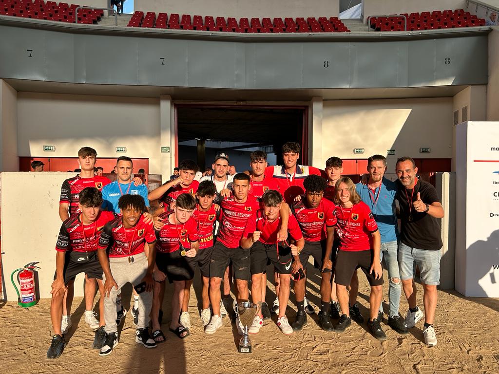 rvillaverdecf's tweet photo. Hoy nuestro Juvenil "A", recogió el trofeo de campeón de PRIMERA en el acto organizado por la @RFFM_oficial en Las Rozas! Tras la gran temporada realizada, hoy recibieron el premio al trabajo. Enhorabuena a todos, muy merecido!
#UnBarrioUnEquipoUnaIlusion #EternoDavid https://t.co/bBEFaGW0I5