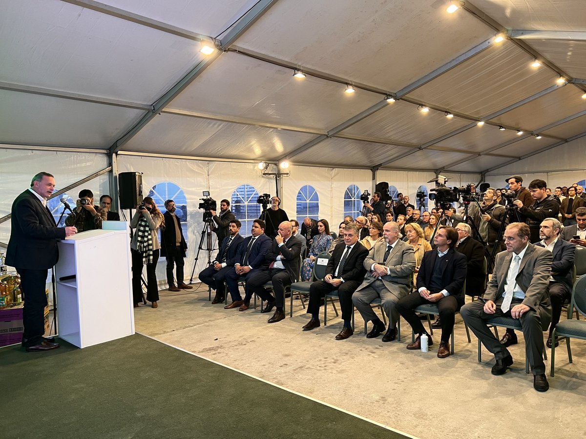 LuisLacallePou's tweet photo. Participamos en la inauguración de nueva planta de envasado de COUSA. https://t.co/EQvqobwTWX