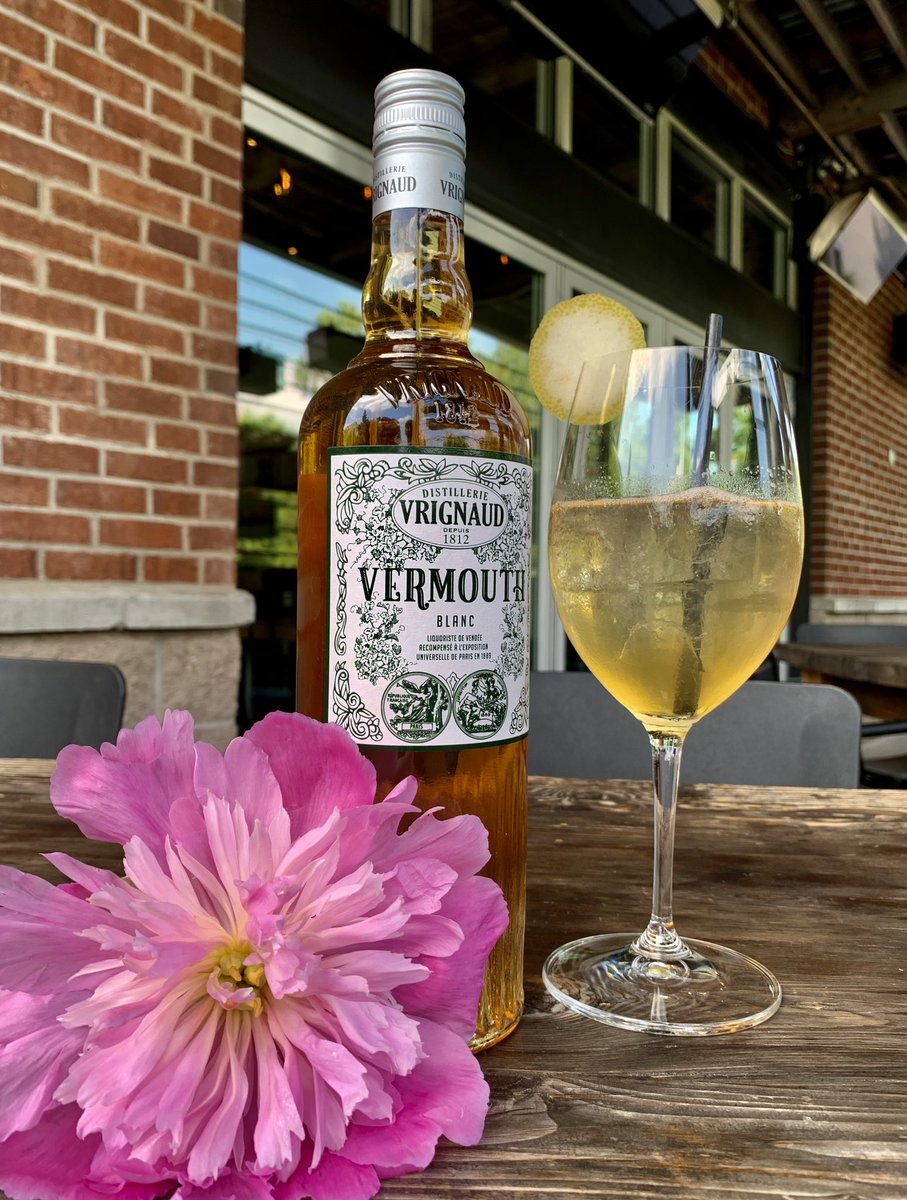 🆒 Mom Spritz 😎

Light, refreshing &amp; perfect for the season 🌞

Vrignaud Vermouth, house made peony-rose cordial, dash of elderflower, splash of lemon, &amp; topped with soda — cheers to Summer 2023 🤩

#kindredcocktails #cocktailsofinstagram #cheers #craftcocktails #cocktaillovers
