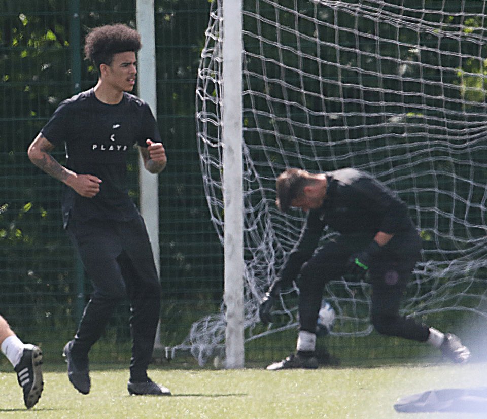 🚨🚨| BREAKING: Mason Greenwood pictured training for the first time since his arrest. [Sun]