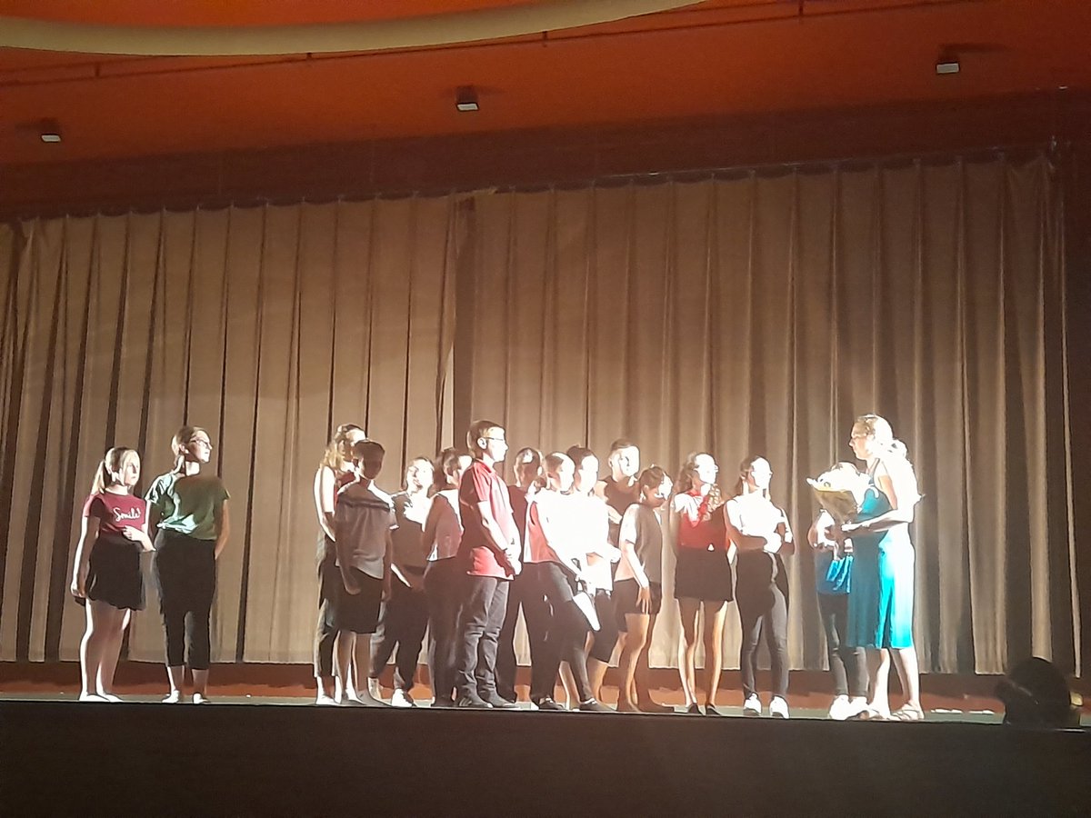 🌟  Belle représentation de la part de la magnifique troupe de comédiens du <a href="/clgBouligny/">Collège de Bouligny</a> 🌟 Bravo aux élèves qui ont su briller et porter la pièce haut et loin ! 🌈  #théâtre #thesee #heracles