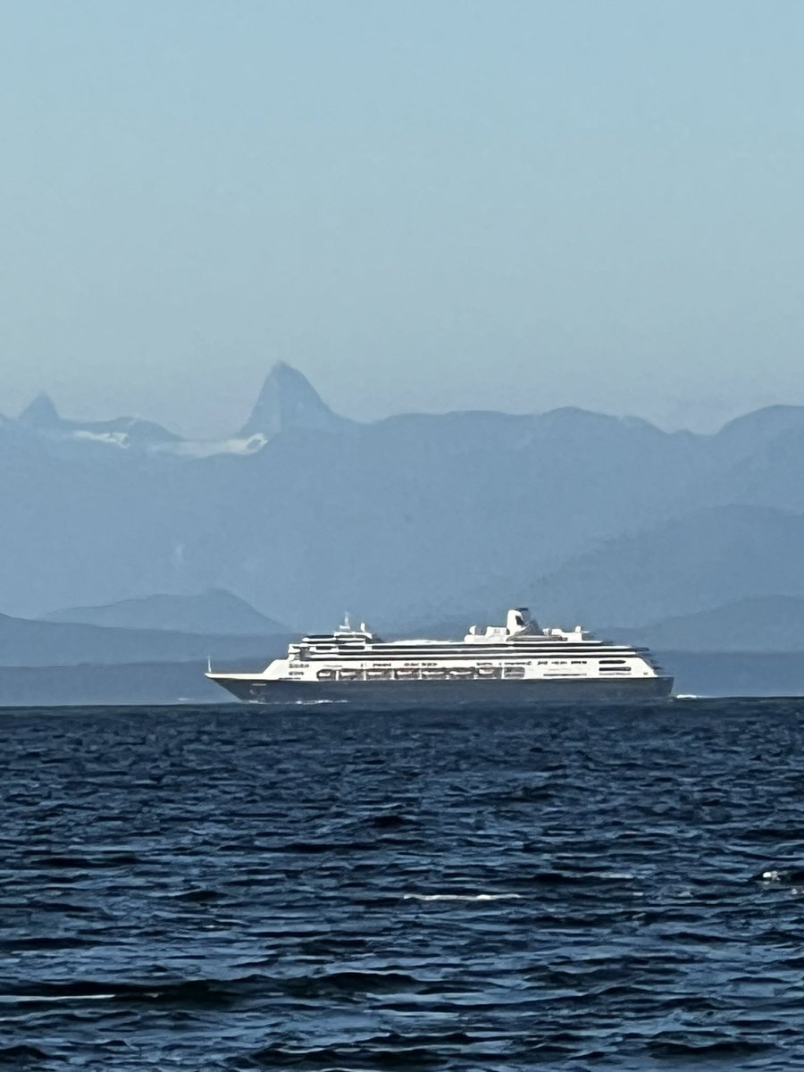 susanmark3000's tweet photo. A constant parade of cruise ships this week! #saphireprincess @PortOfVancouver https://t.co/hUxLWXh7D4