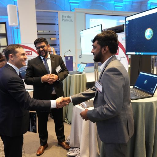 Promising startups @Digantarahq & @Altana_AI present their ideas and share their growth visions with distinguished guests and attendees at the inaugural #INDUSX hosted by the @USIBC at the @USChamber, in collaboration with @India_iDEX & @DeptofDefense