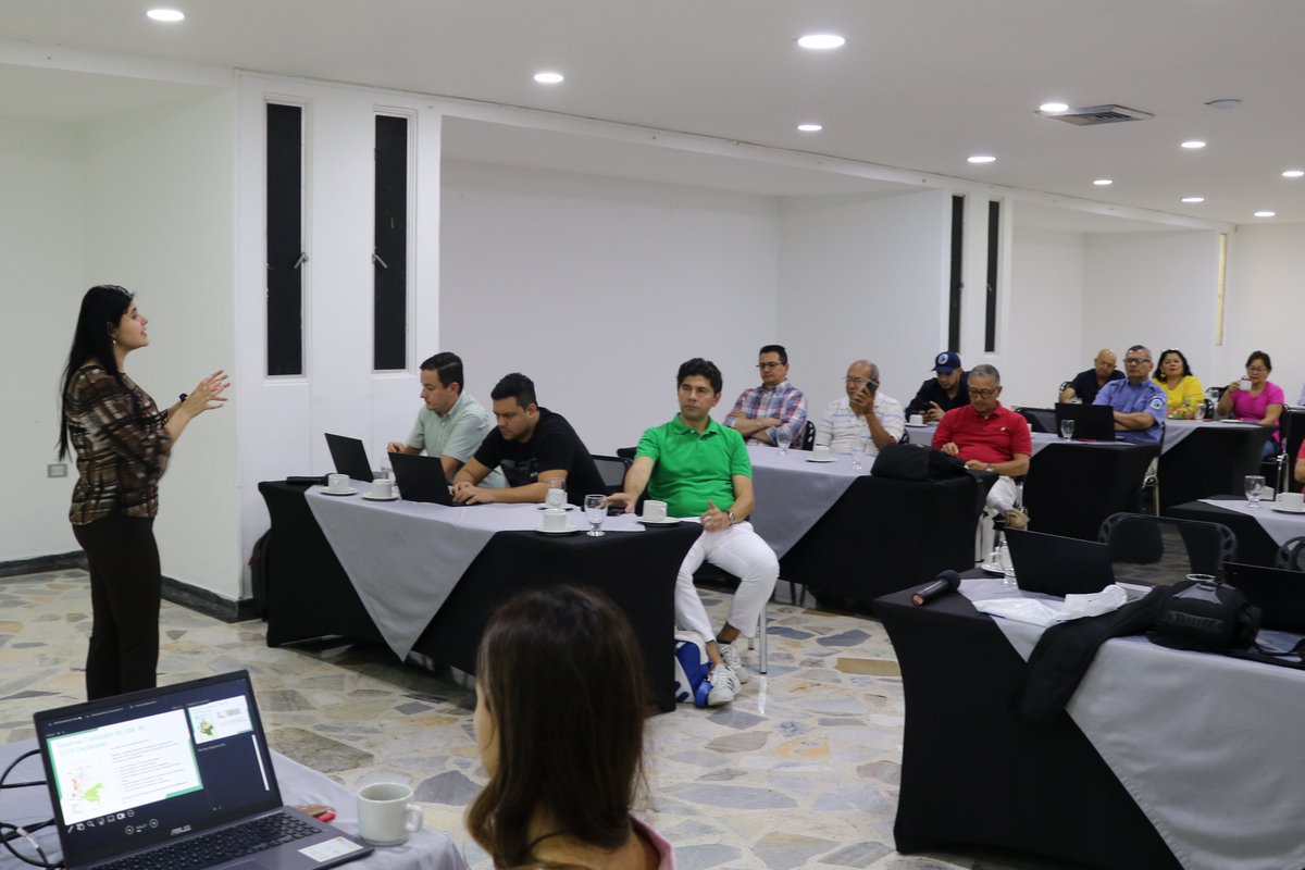 GGGICol's tweet photo. #MetaCreceVerde | ¡Impulsamos los #AcuerdosCeroDeforestación (ACD) con @GobMeta y @NoruegaenCOL! Hoy en el Meta, trabajamos con 30 actores de los sectores público y privado para fortalecer sus conocimientos en:
🌳 Gestión del desarrollo forestal
🤝 #ACD, con énfasis en los Acuerdos de Carne y Leche🐄