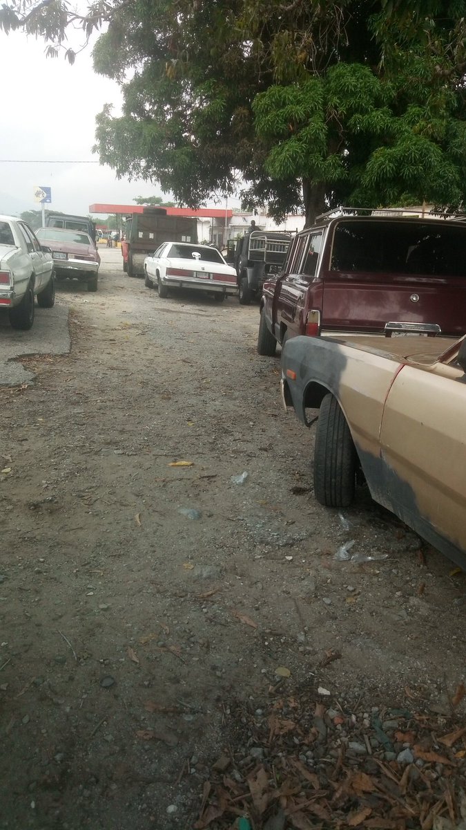 maraisas's tweet photo. @NicolasMaduro   Terrible la situación de la gasolina en el Estado Yaracuy, escasez y colas inhumanas https://t.co/P8uHwlftu5