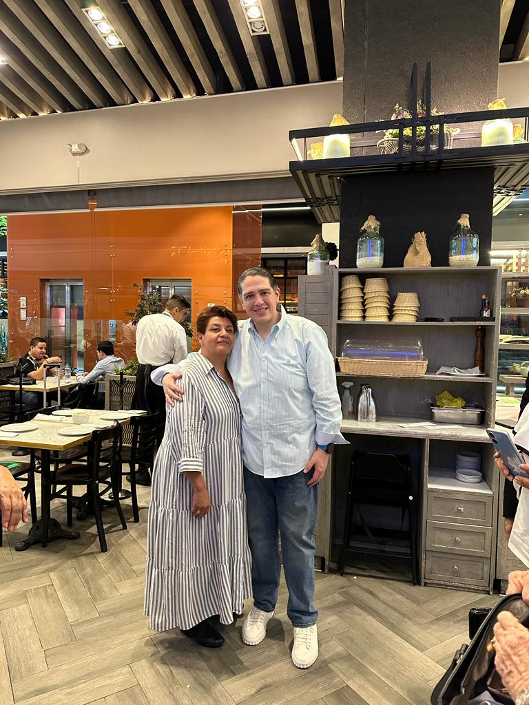 En #BenitoJuárez tenemos vecinos de primera, y con el trabajo de todos nos mantendremos como el mejor lugar para vivir en #CDMX.
Gracias a mis amigos de las colonias Moderna, San Simón, Tlacoquemécatl, Del Valle, Narvarte y Merced Gómez por platicar conmigo.
¡Vamos con todo!