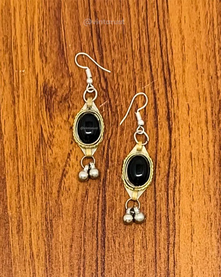 Ethnic Light Weight Small Earrings. 

Shop Now:
buff.ly/3NkOixO

#jewelrydesigner #oneofakindjewelry #bohojewelry #bohowedding #handstamped #silversmith #ladysmith #madebyhand #sterlingsilverjewelry #dangleearrings #custommade #earringshandmade #metalsmith #crystaljewelry