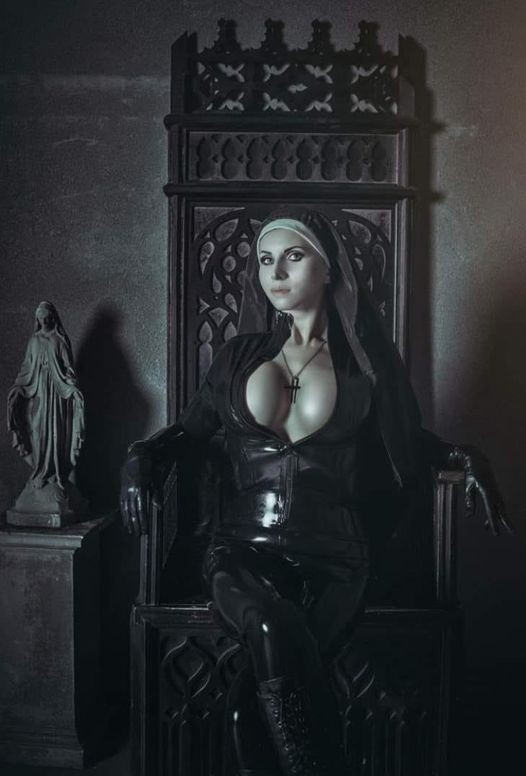 Hells_Bells71's tweet image. Can you believe we've almost made it to Friday? 🖤