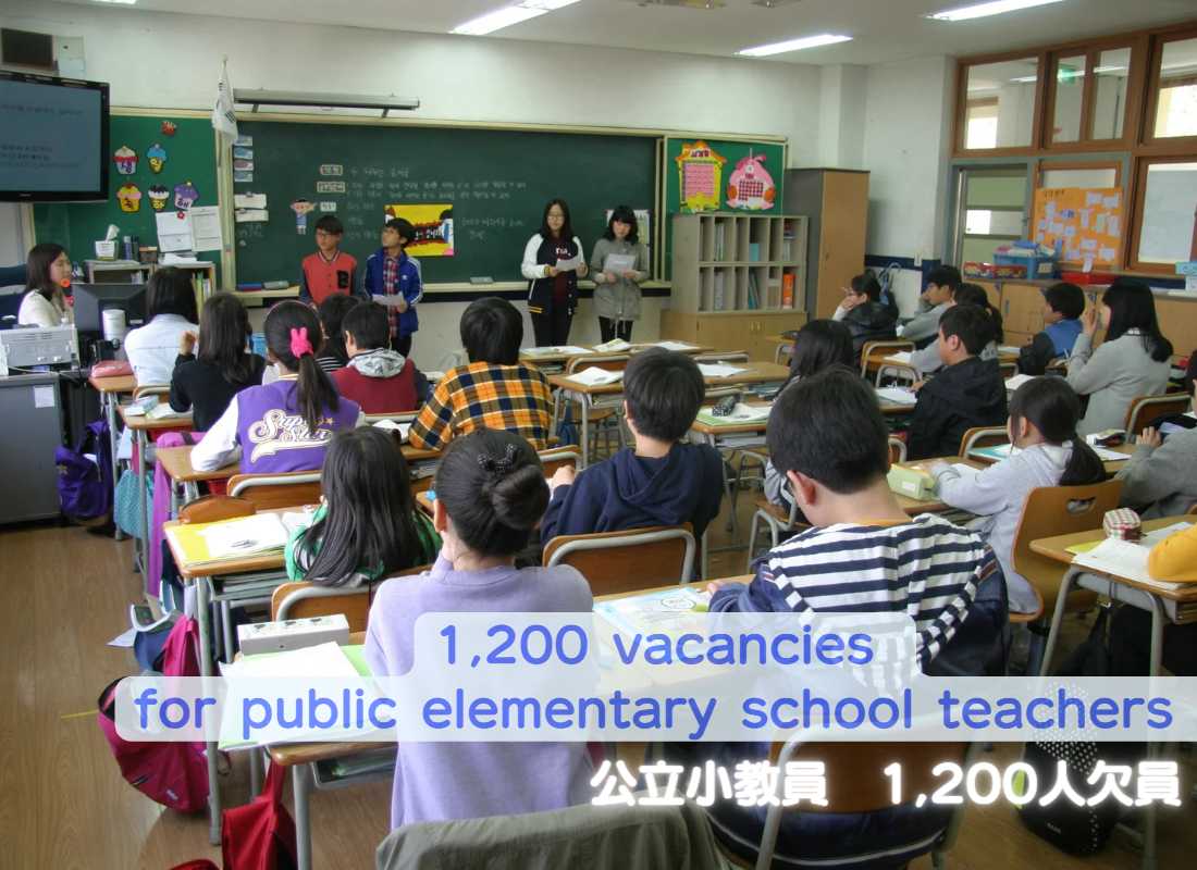 Local governments are finding ways to increase the number of applicants against the national shortage of teachers. The Tokyo metropolitan government will begin re-learning courses in 2023 for potential teachers who hold teaching licenses but are working in other occupations.(1/3)