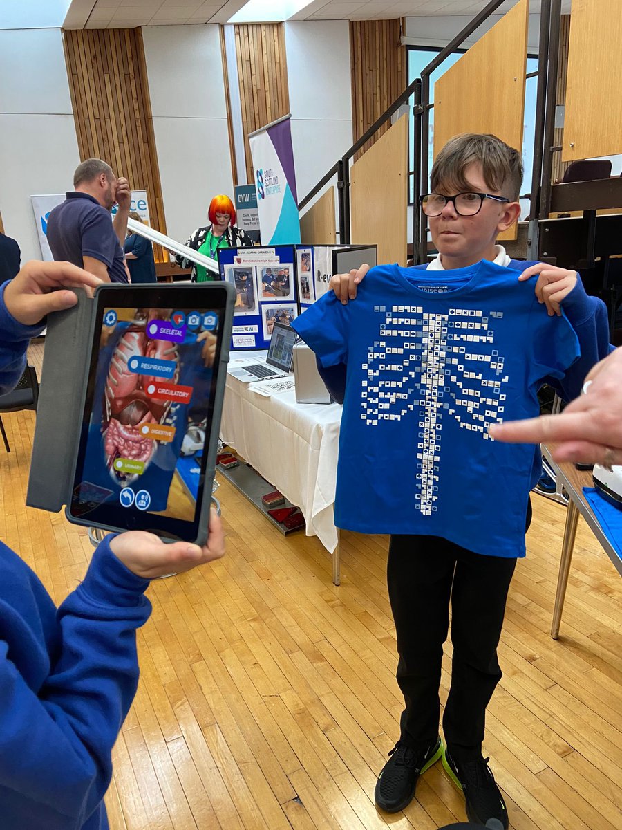 Our @JedburghGrammar gang had great fun at the DYW Borders event today, including exploring what is possible with VI technology! 
So much to celebrate and so much potential for positive impact in the future. Thank you @N__icola 🙏⭐️
#learningwithoutlimits #dywbordersce23