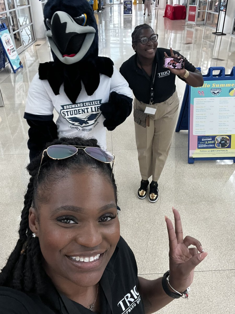 Bogle_MEd's tweet photo. Today our summer program participants  participated in a @BrowardCollege  Central Campus scavenger hunt. It left us all in smiles and giggles. #BCUB #TRIOworks @DBHSpathfinder  @McArthur_HS @BulldogsHouse @NHS_Magnet #WEEK1done https://t.co/x5NLxCzOs4