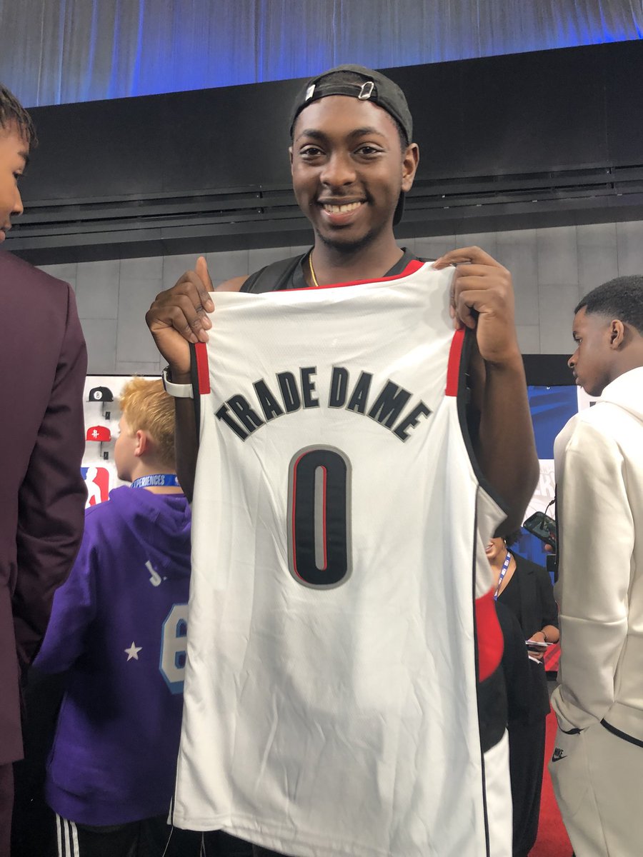 Fan at the NBA draft 👀

(h/t @AndrewKSchlecht )