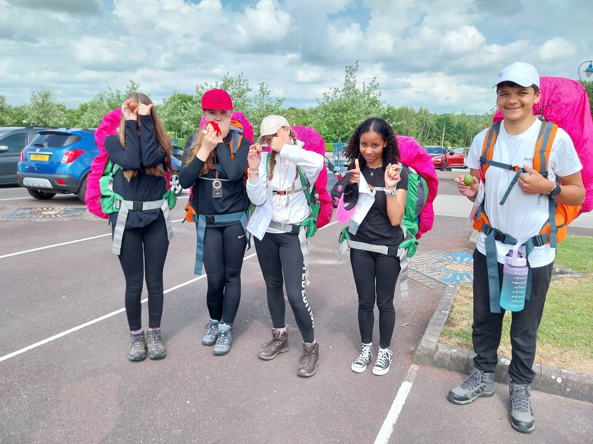 bakerdofe's tweet photo. The @noelbakerlead Bronze @DofE teams are dropped off and on their way! Hats, suncream &amp; water are top priorities!☀️😎 @DofECentral https://t.co/Aeg2aUkQjB
