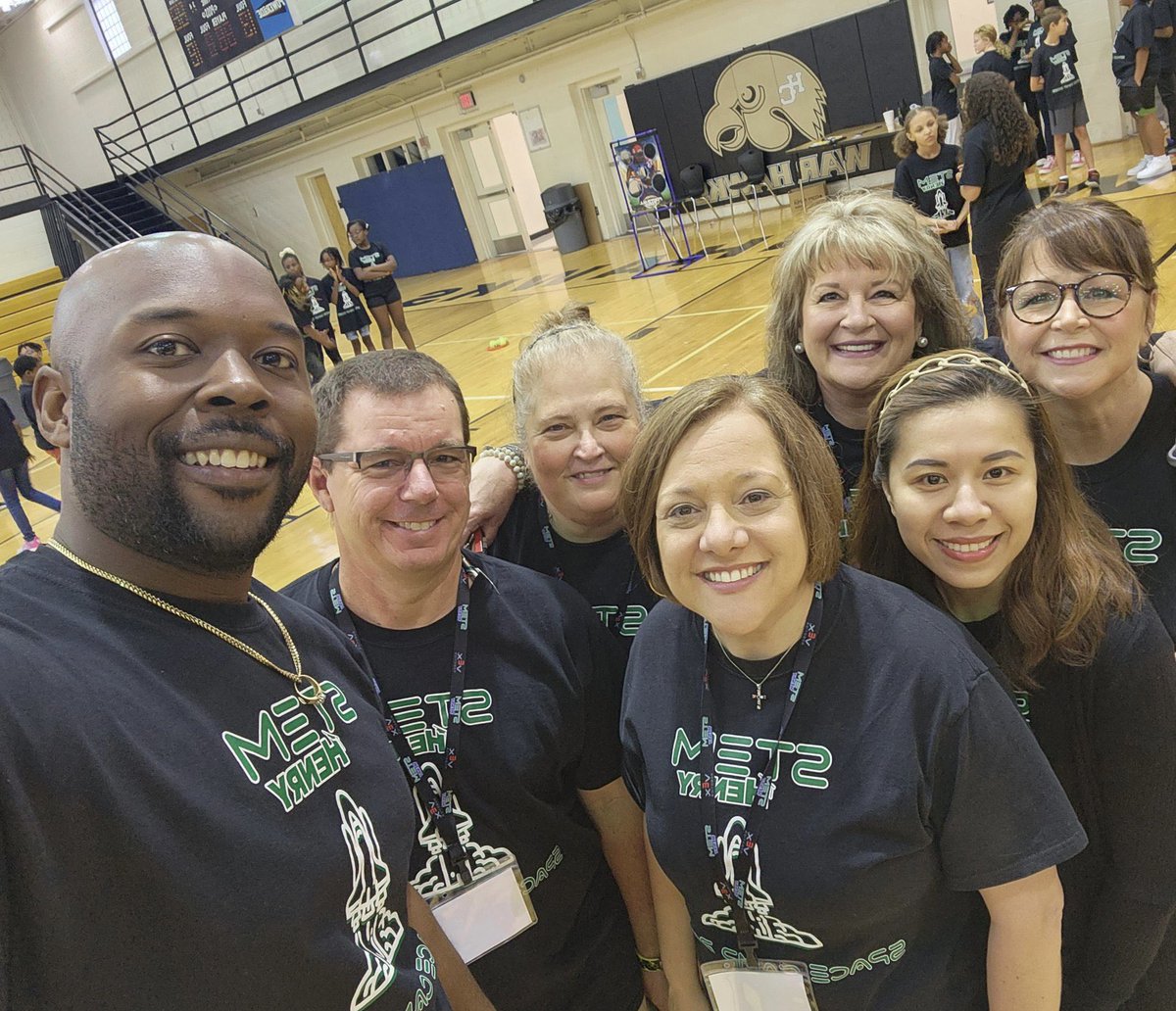 Such a fantastic week of STEM!  HCS has it going ON!!  With this team, the sky was the limit.
<a href="/drhafza/">Rabieh Hafza PhD</a> <a href="/drobinsonedu/">Diane Robinson</a> <a href="/Mr_D_RSE/">Patrick Deabenderfer</a> <a href="/VEXRobotics/">VEX Robotics</a> <a href="/stacyrsalter/">Stacy Salter</a>