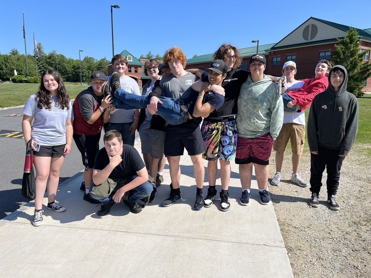 principal_fitz's tweet photo. Last day of school! Have a safe and fun summer Prospect! https://t.co/eNznM3ODhe