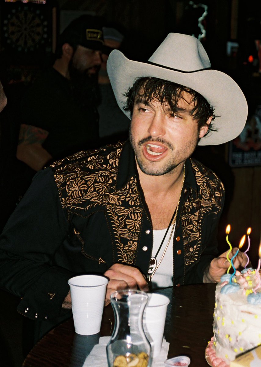 PHX! Im playing a songwriters round tonight at Valley Bar! You should come it starts at 7