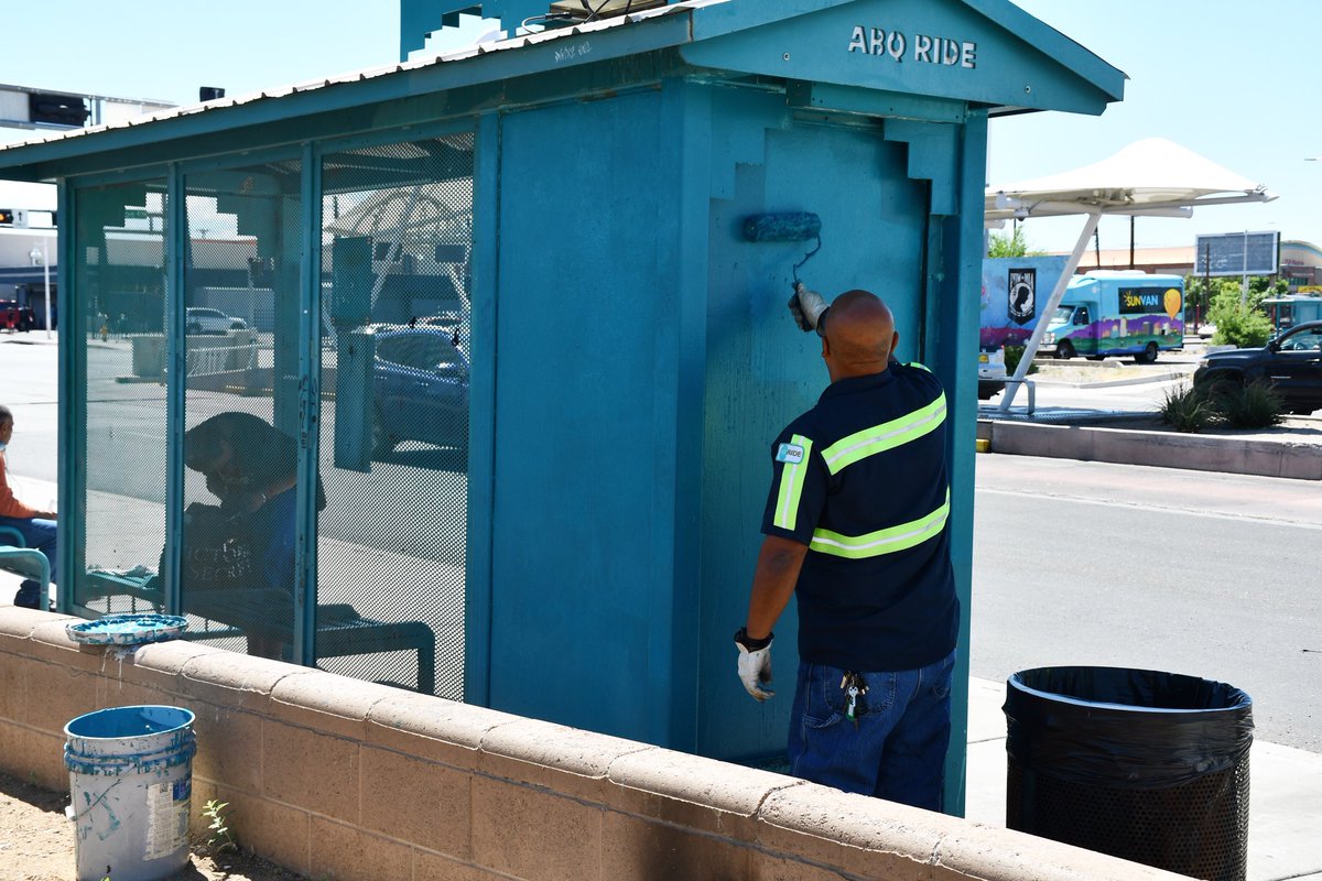 Bus stop maintenance crews are hard at work cleaning up and repainting stops across the City! 
We kindly ask the community to help in our efforts to keep our bus stops clean and by disposing of trash and never leaving personal items unattended. 
#PublicTransit #CommunityCleanup