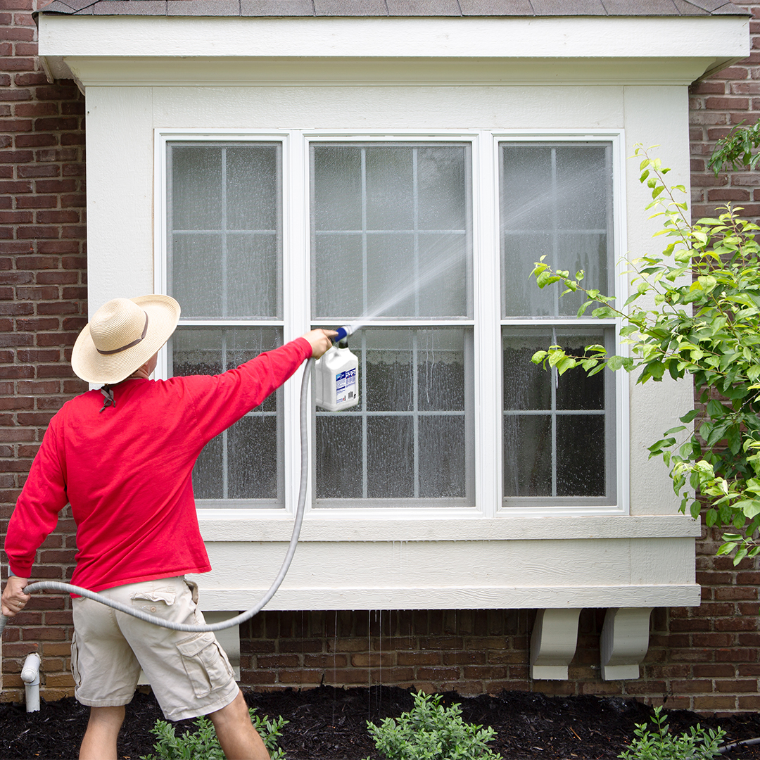 Outdoor window and screen cleaning has never been easier! 30 Seconds now offers a 2-in-1 Outdoor Window &amp; Screen Cleaner that lets you clean off the dirt and grime without the hassle of disconnecting your screens.
Now available at bit.ly/3qV5hiy &amp; your local Home Depot!