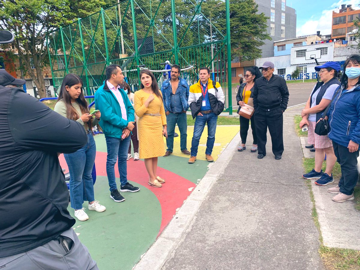 Fapuentess's tweet photo. 📢 ¡Atención comunidad del barrio Florida Blanca 1! 💬 Estuvimos recorriendo el barrio evaluando la posibilidad de embellecer el parque y realizar la poda del arbolado y césped del sector. Juntos trabajamos por espacios seguros y llamativos para la comunidad! 🌳🛝

@PartidoMIRA https://t.co/xL10okOpYh