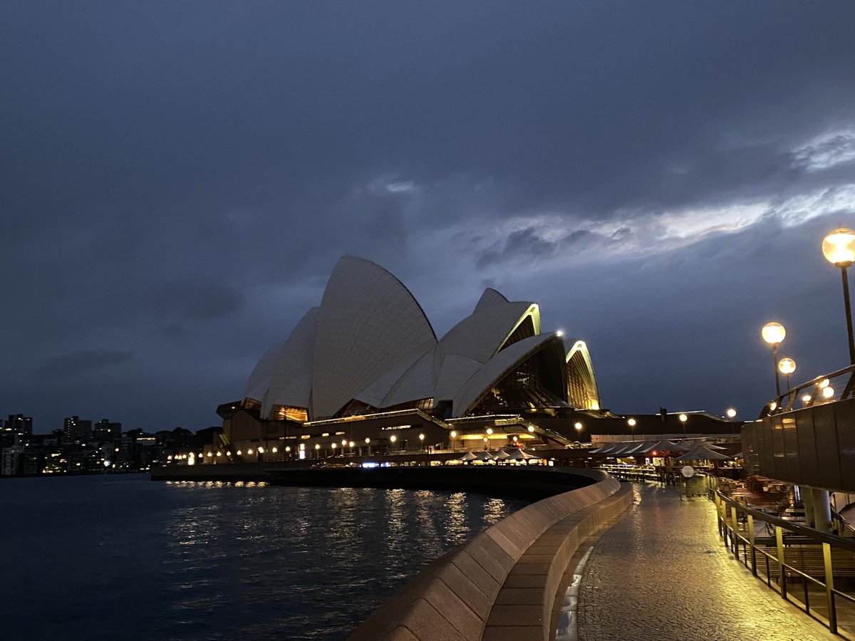 JulieTorney's tweet image. Looking after my well-being - wonderful opportunity to celebrate the achievements of my incredible middle leaders; early morning walk to see Sydney wake up. Looking forward to Day 2 #mldp @NSWSLI @Jess_Harris2