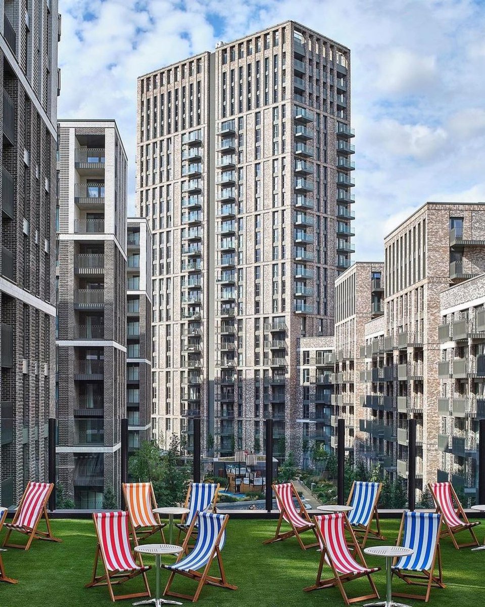 <a href="/QuintainLiving/">Quintain Living</a>'s has urban sunbathing nailed at The Robinson Building ☀️⛱