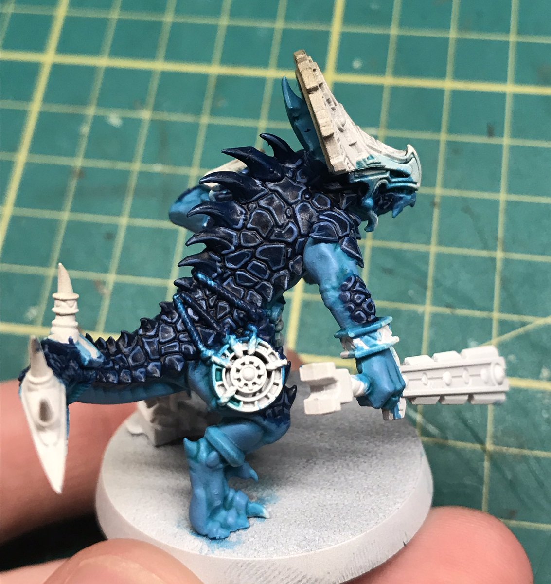 Got the first highlights on the back scales 
#WarhammerCommunity #seraphon 
#hobbystreak day 344